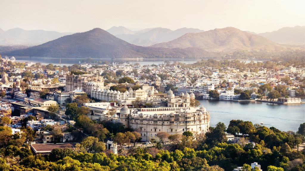 Udaipur city view with trusted taxi service in Udaipur